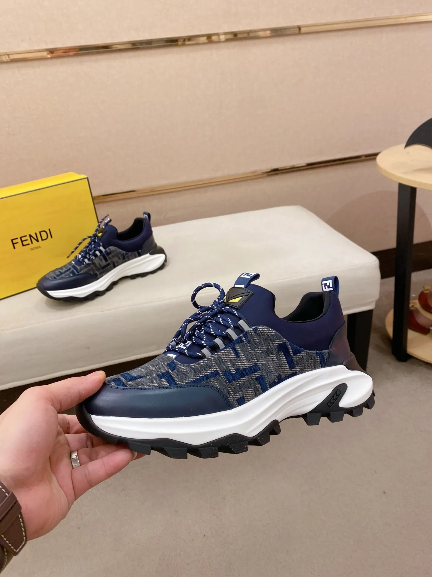 Men's shoes 💰 462💰 (fendi) New style 👊🏻 upper 🇮🇹 imported cowhide fabric 🇩🇪 lining imported sheepskin lining. The original outsole is molded to highlight the identity of every man, and the upper foot is elegant and stable🚶🏻🚶🏻The high-end custom counters reproduce the original version📯No matter the wind or rain, the shoe last remains unchanged and can withstand the verification of time🔍️,🔵 Size: 38-44